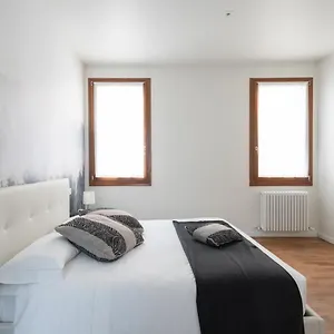  Apartman In San Marco With Canal View By Wonderful Italy